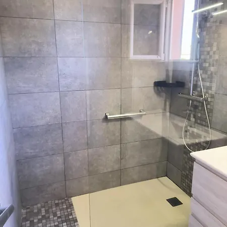 بيت للعطل Maison Chaleureuse A Avec Vue Sur Le Jardin أجاكسيو