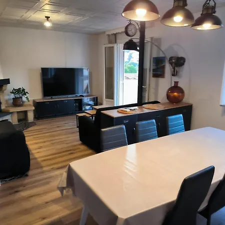 Maison Chaleureuse A Avec Vue Sur Le Jardin بيت للعطل أجاكسيو